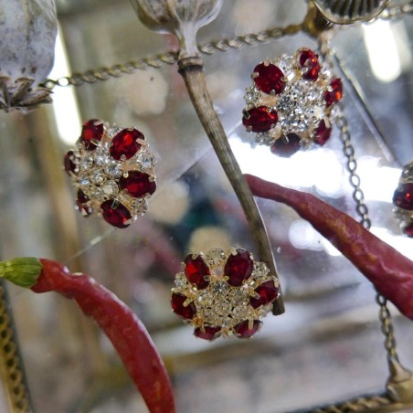 Пуговицы с кристаллами красного цвета