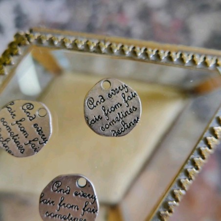 Пришивной элемент эмблема