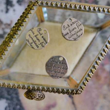 Пришивной элемент эмблема