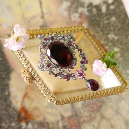 Брошь темного серебра с камнями сливового цвета