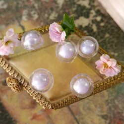 Пуговицы из прозрачного пластика с цветными вставками