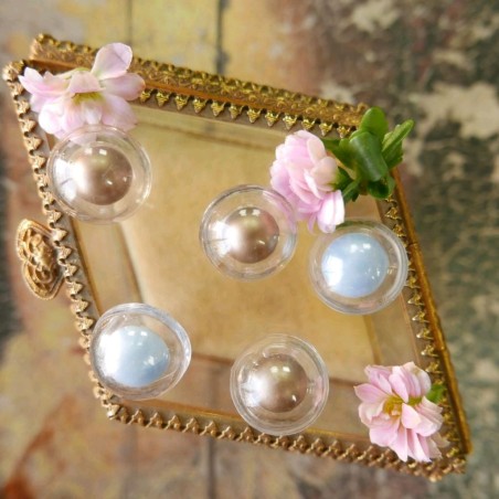 Пуговицы из прозрачного пластика с цветными вставками