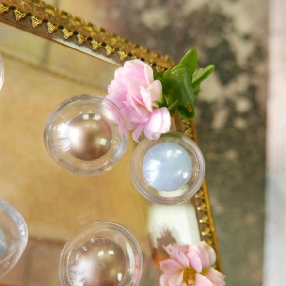 Пуговицы из прозрачного пластика с цветными вставками