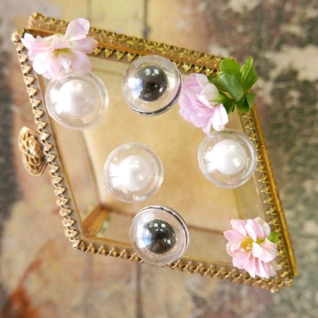 Пуговицы из прозрачного пластика с цветными вставками