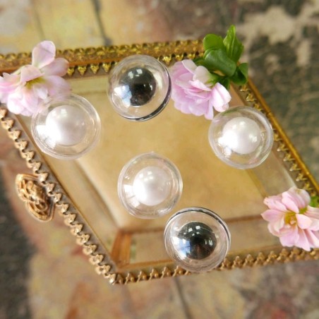 Пуговицы из прозрачного пластика с цветными вставками