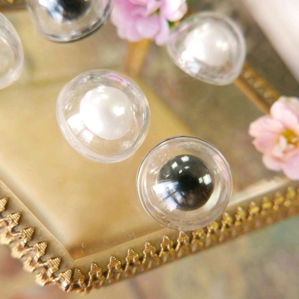 Пуговицы из прозрачного пластика с цветными вставками