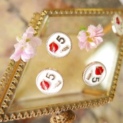 Пуговицы  на ножке покрытые эмалью