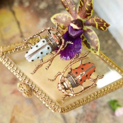 Брошь жук металл и эмаль