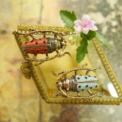 Брошь жук металл и эмаль