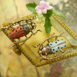 Брошь жук металл и эмаль