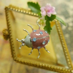 Брошь жук металл и эмаль