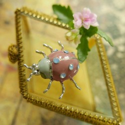 Брошь жук металл и эмаль