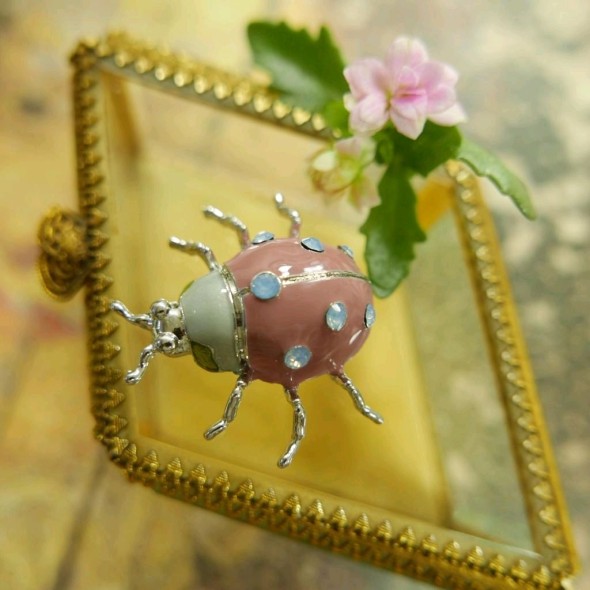 Брошь жук металл и эмаль