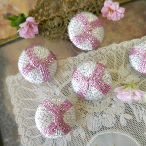 Пуговица оплетенные шнуром