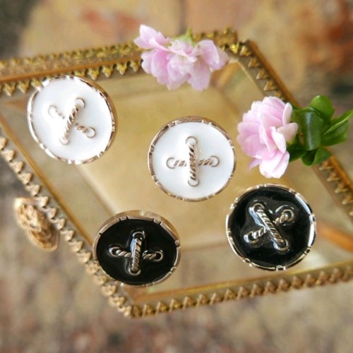 Пуговицы металлические с эмалью 2