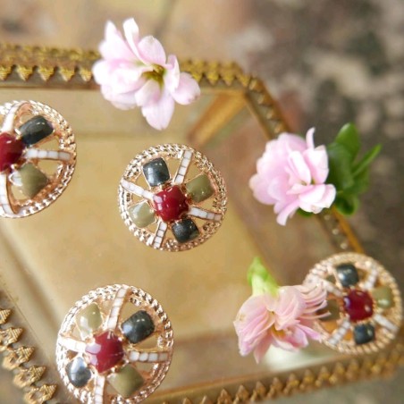 Пуговицы металлические дополненные эмалью и стразами