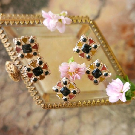 Пуговицы квадратные металлические дополненные цветной эмалью