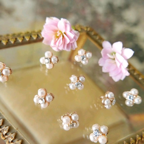 Пуговицы для одежды  жемчуг и стразы