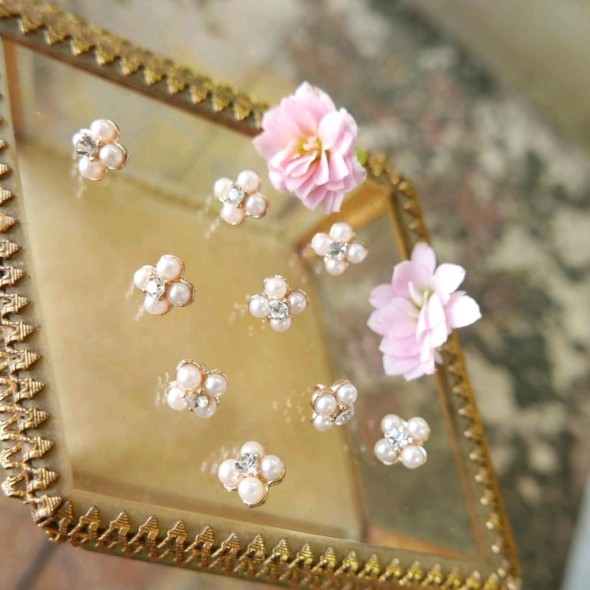 Пуговицы для одежды  жемчуг и стразы