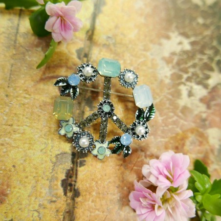 Брошь для одежды с цветными камешками