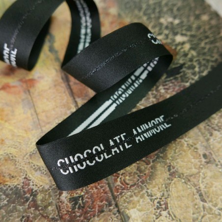 Плотная репсовая лента с блестящей полоской и белым шрифтом