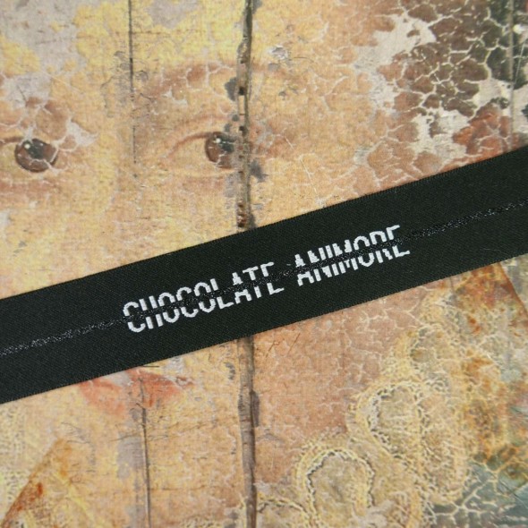 Плотная репсовая лента с блестящей полоской и белым шрифтом