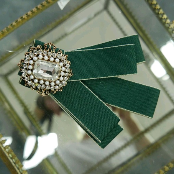 Брошь-бант из плотной репсовой ленты с контрастной каймой