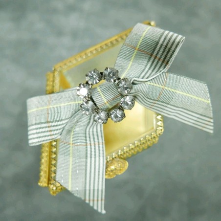 Брошь бант в клетку