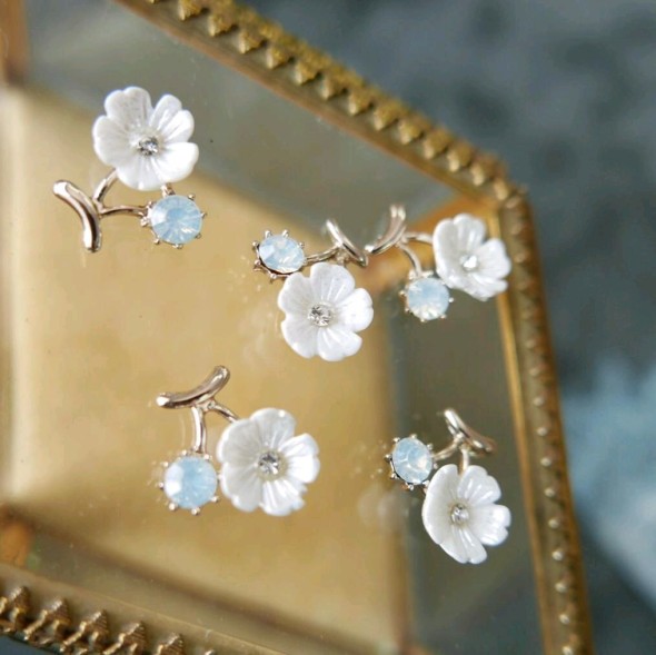 Пришивной декоративный элемент цветок