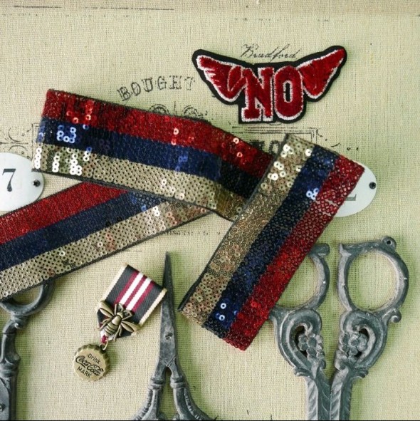 Тесьма с пайетками на сетке