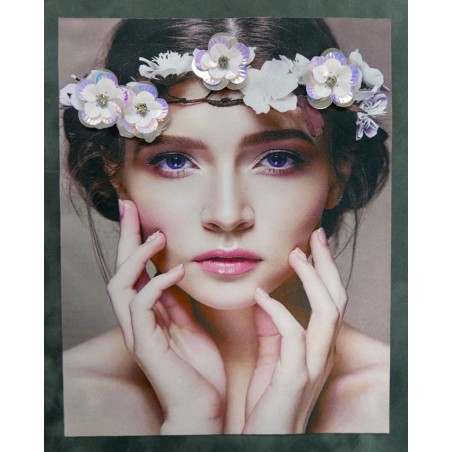 Нашивка девушка в цветочном венке