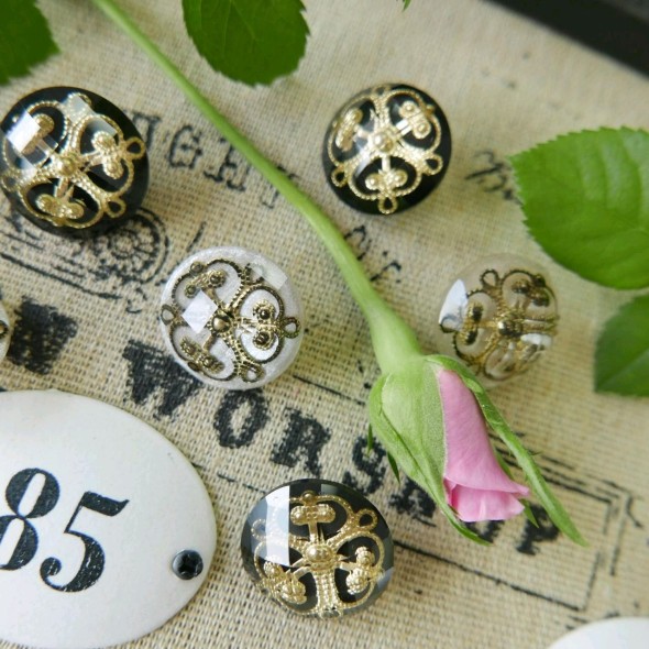 Пуговицы с бронзовым узором