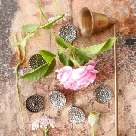 Пуговицы тёмного серебра со стразами