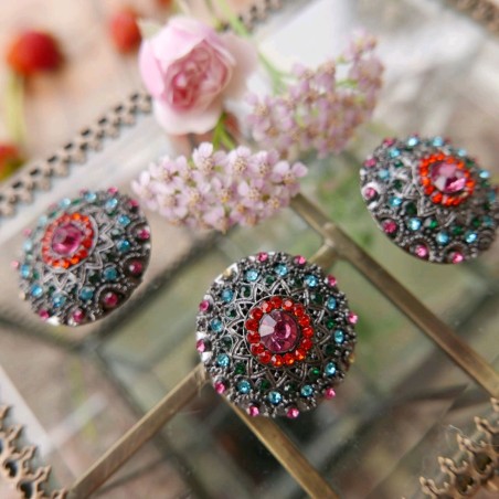 Пуговицы тёмного серебра с разноцветными камешками