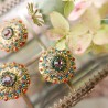 Пуговицы золотистые с разноцветными камешками