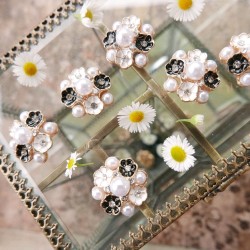 Металлические пуговицы с ромашками и стразами