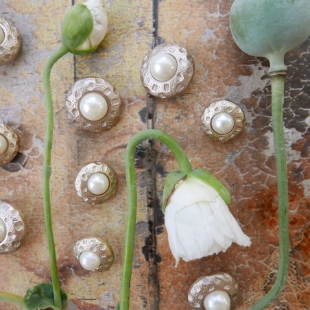 Пуговицы металлические с жемчугом