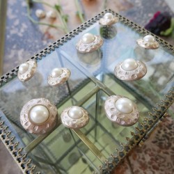 Пуговицы металлические с жемчугом