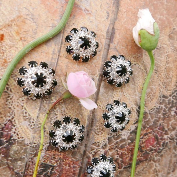 Пуговицы металлические со стразами