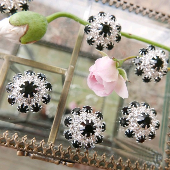 Пуговицы металлические со стразами