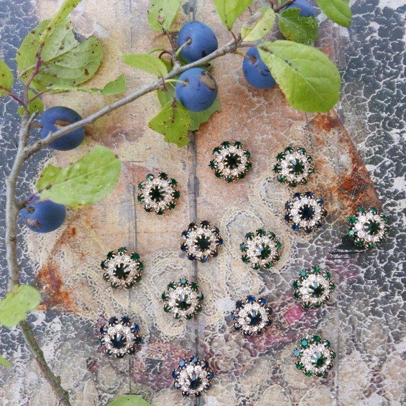 Металлические пуговицы со стразами