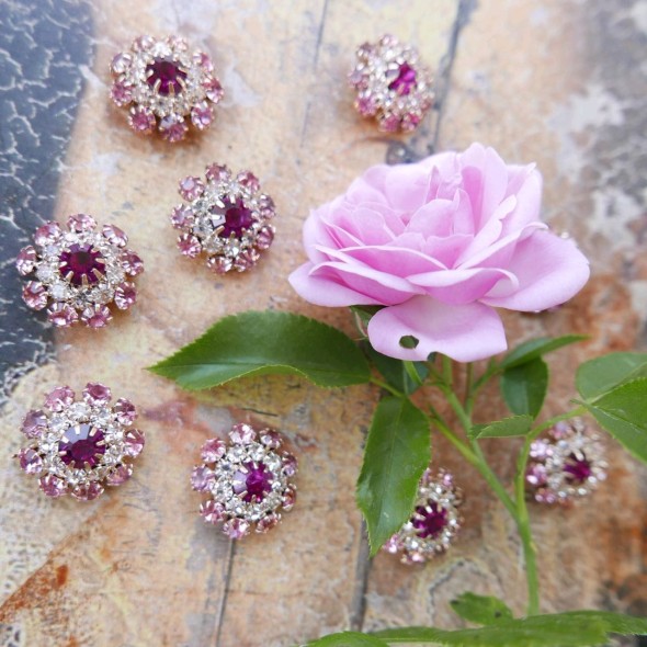 Металлические пуговицы со стразами