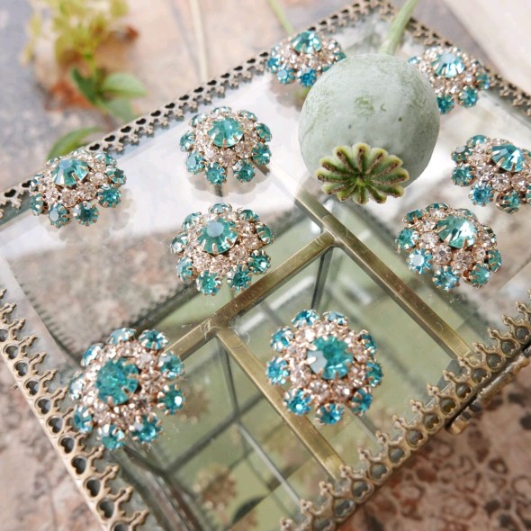 Металлические пуговицы со стразами