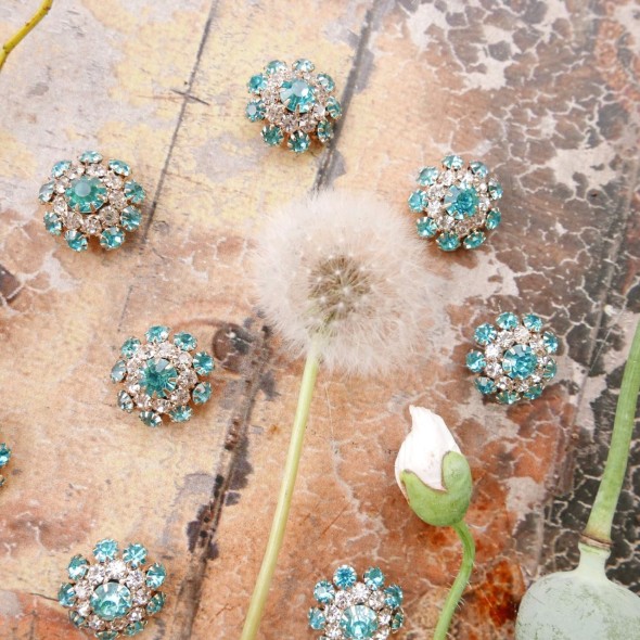 Металлические пуговицы со стразами