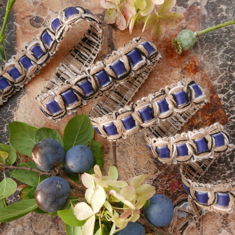 Тесьма отделочная с бархатной лентой