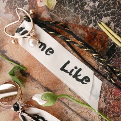 Броши с принтованными лентами