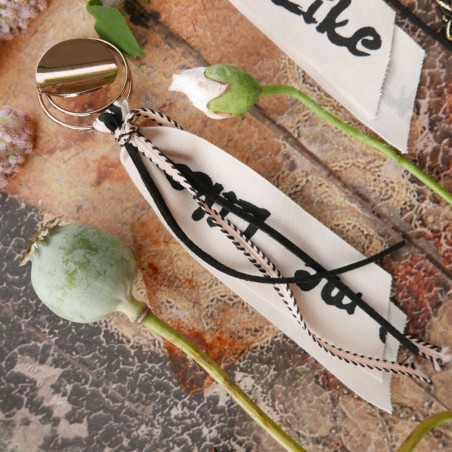 Броши с принтованными лентами