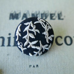 Броши текстильные с вышивкой