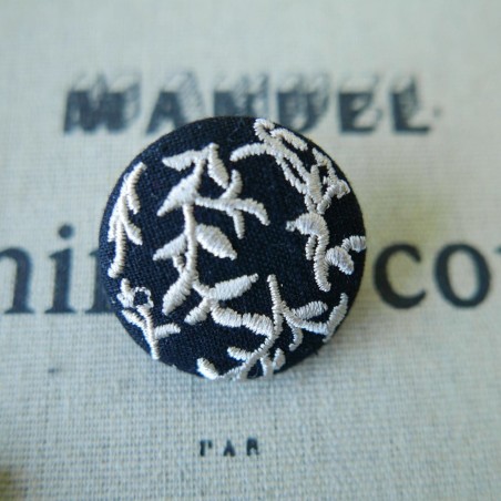 Броши текстильные с вышивкой