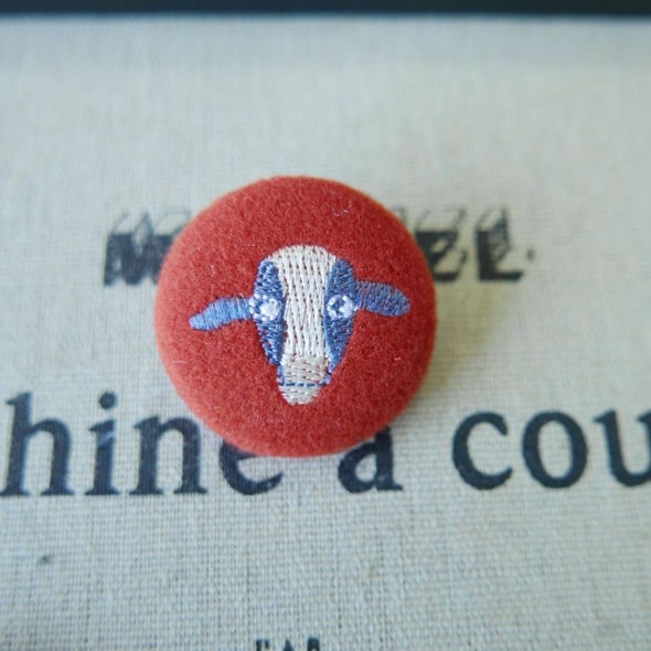 Броши текстильные с вышивкой